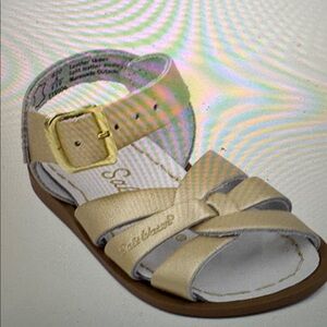 Childrens kids Saltwater Sandals Gold size 1